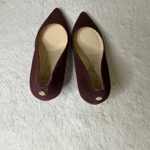 Nine West Burgundy Suede Heels size 6 thumbnail 4