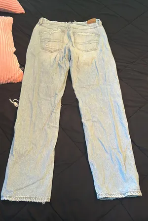 American Eagle Outfitters Mom Jeans thumbnail 2