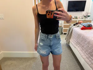 Levi’s High-Waisted Mom Shorts Denim thumbnail 4