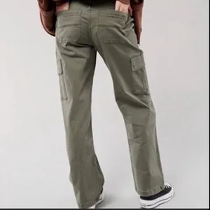 Hollister Ultra High Rise Cargo Dad Pants thumbnail 2