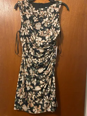 Premier Amour Floral Draped Sleeveless Dress in Black and Cream. Size 6 thumbnail 5