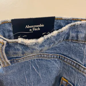 New NWT Abercrombie & Fitch High Rise The‎ Mom Short Curve Love 37 24 thumbnail 3