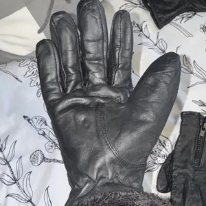 Black Leather Women's Gloves thumbnail 6