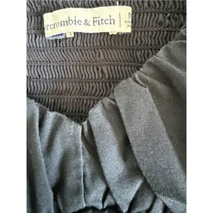 Abercrombie & Fitch Black Ruffle Strap Smocked Crop Top Women’s M thumbnail 2