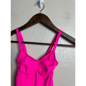 SKIMS Seamless Sculpt Bodysuit size S/M in Flamingo Hot Pink thumbnail 5