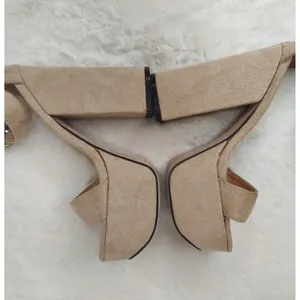 Chase and Chloe Tan Platform sandals Sz 6 faux suede thumbnail 5