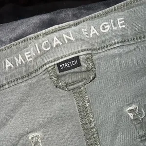 American Eagle Cargo Stretch Straight Pant in Green Size 14 Regular thumbnail 10