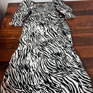 M&S Collection Women's Zebra Print‎ Tiered Puff Sleeve Dress Size 8 thumbnail 1