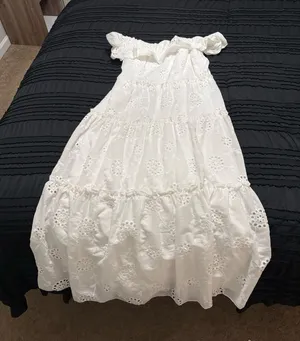 Off the shoulder white dress Size L thumbnail 1