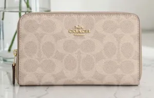 Coach Medium Id Zip Wallet In Signature Canvas in Gold/Sand/Chalk CW781 thumbnail 1