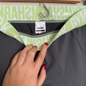 Gymshark Womens Seamless Cropped Leggings in Charcoal Gray Green Size L thumbnail 3
