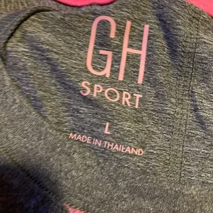 Gilly hicks sports woman’s top thumbnail 2