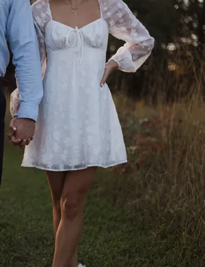 Lulu’s white lace dress  thumbnail 1