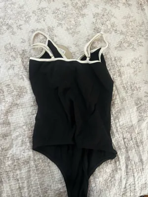 Pretty Little Thing Bodysuit Black with White Details thumbnail 4