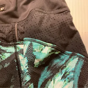 Athleta Women Sz S Track This Run Nepali Teal Green Black 3” Athletic Shorts thumbnail 7