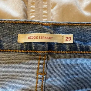 Levi Levi’s Wedgie Straight Frayed Hem Jeans thumbnail 6