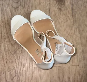 Brash Women's White Ankle-Strap Dress Flats size 7.5 w new thumbnail 1
