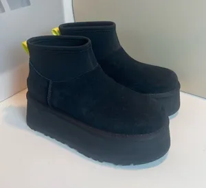 UGG Women’s Classic Mini Dipper Shearling Fur Platform boots Black Sz 6 thumbnail 1