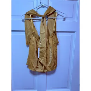 NWT VICI Satin Crossover Halter Neck
Yellow Gold Blouse Size Medium thumbnail 4