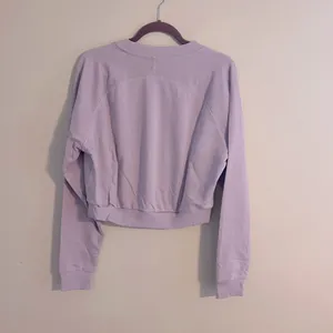 NWOT Gymshark crop sweater lilac size XL thumbnail 4