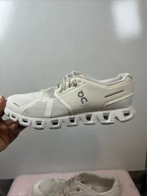On Cloud Running Shoes White8.5 thumbnail 2
