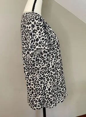 Amazon Leopard Print Short Sleeve Tee Medium thumbnail 3
