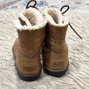 UGG Caspia 1932 Tan Leather Lace Up Ankle Sheepskin Warm Boots Womens Sz 8 thumbnail 5