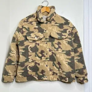 Shein Camo Faux Sherpa Jacket Oversized Small Faux Pockets Snap Closure thumbnail 1