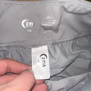 Zyia Ascend light gray XS athletic weekender joggers thumbnail 3