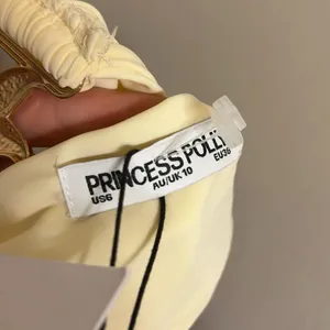 ✨Princess Polly Money Talks Star Detail Sz 6 Top Yellow✨ thumbnail 8