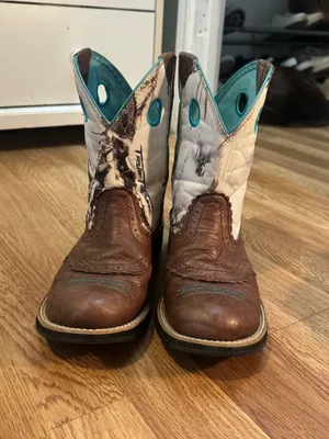 Women’s Ariat Fatbaby Cowboy Boots thumbnail 2