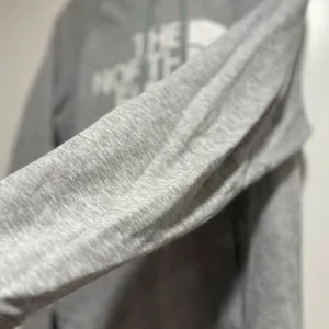 The North Face Women’s Sz: L Hoodie Sweatshirt Gray Half Dome Logo Pullover. thumbnail 6