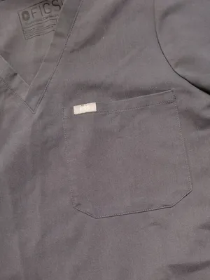 Figs Catarina One Pocket Gray Scrub Top Size Medium thumbnail 2