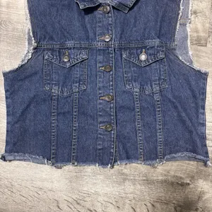 Women's Distressed Denim Raw Hem‎ Short Denim Distressed Dark Wash Vest Size Med thumbnail 2