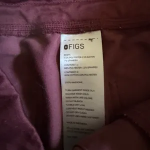 FIGS Zamora Jogger‎ Scrub Pant Size Small in Dark Cherry thumbnail 5