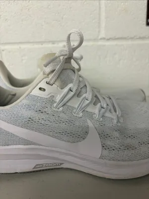 Nike sz 8 Women’s Light Gray/White Running Sneakers AQ2210-100 thumbnail 2