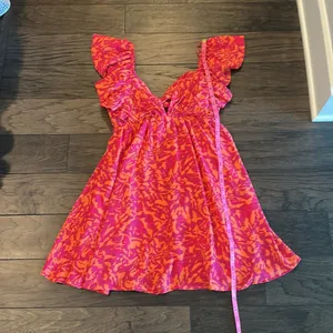 NWT Glam Orange and Pink Print Tie Back Dress Sz M thumbnail 7