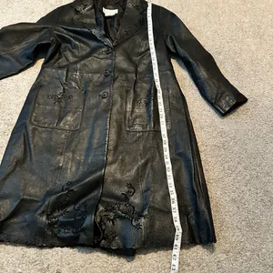 Black leather‎ floral trench coat VTG vintage Allison Woods beautiful detailing thumbnail 9
