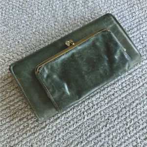 Vintage Amity Olive Green Leather Wallet Clutch Purse thumbnail 1