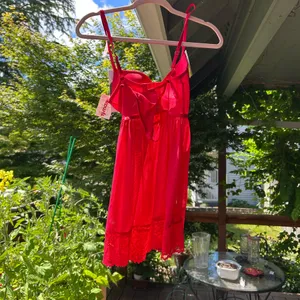 Daisy Fuentes NWT Red Négligéé Set thumbnail 2