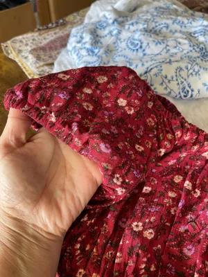 American Eagle Outfitters Red Floral Ditsy Blouse Sz Small Off-Shoulder Cropped thumbnail 6