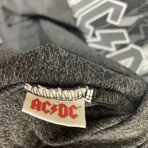 AC-DC Highway To Hell Shirt Women 2XL Gray Rock Band Scoop Neck Tee thumbnail 3
