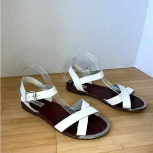 Steve Madden Bayle-R White Sandals Vegan Leather Silver Hardware Size 9.5 thumbnail 2