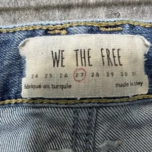 We The Free 27 Distressed Denim Jeans Frayed Hem Button Fly‎ Light Wash thumbnail 7