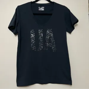 Under‎ Armour V-Neck Tee with textured logo Size Medium thumbnail 1