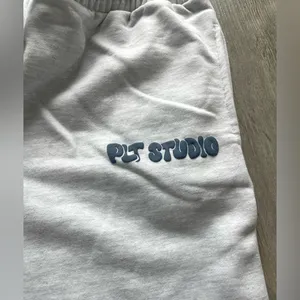 Pretty Little Thing NWT ASH GREY THICK OVERSIZED JOGGERS M thumbnail 5