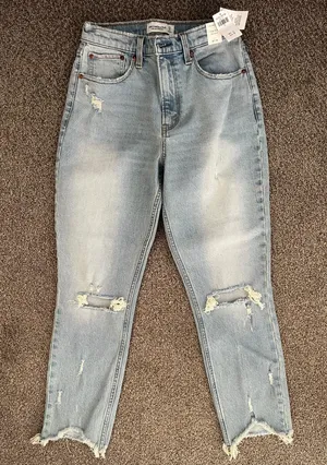 NWT Abercrombie and Fitch High Rise Mom Jean 4R thumbnail 1