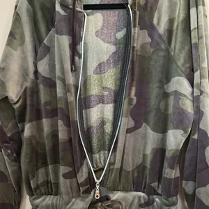 Ashley Stewart Romper.Size 14/16. Camo Velour Drawstring Hoodie Long SL Full Zip thumbnail 10