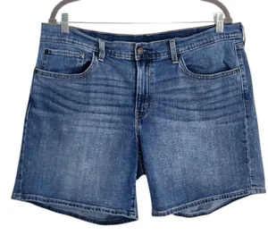 Levi's Womens Medium Wash Denim Jean Shorts Size 33 thumbnail 1