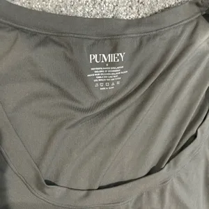 Pumiey Chic Gray Long Sleeve Women's Top Size Small Like New thumbnail 3